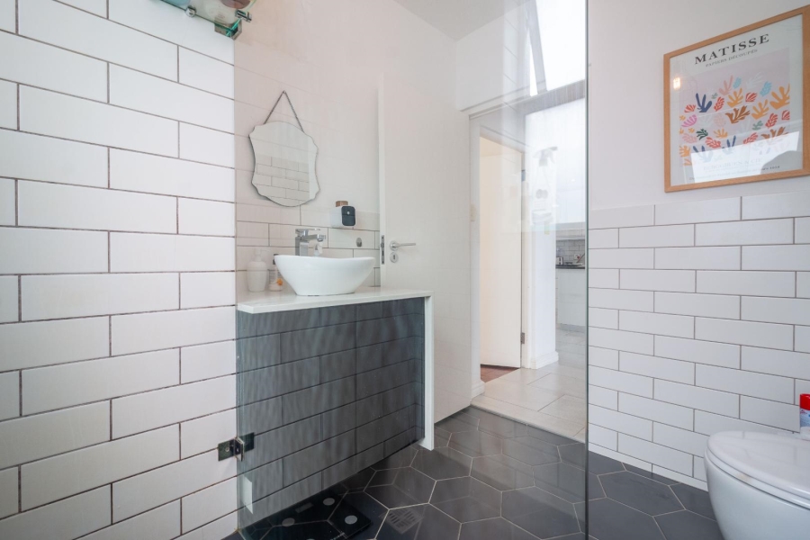 2 Bedroom Property for Sale in Sea Point Western Cape